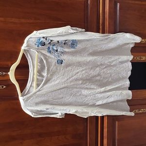 ☀️Talbots Embroidered Tee Shirt with Rolled Cuffs☀️